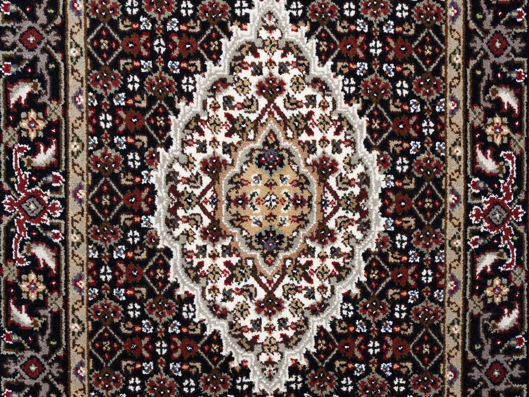 Traditional Rugs LUV562644
